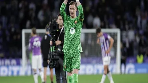 短道速滑世巡赛北京站男子500米赛场上，中国健儿勇夺一金一铜，央视新闻客户端同步播报佳绩